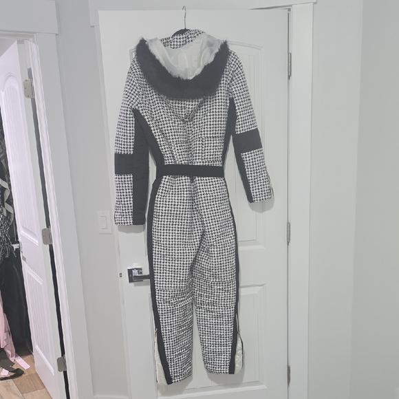 Stylish Elegant Black and White Houndstooth Snowsuit - Picture 3 of 10